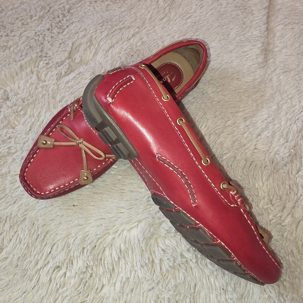 Clarks Artisan Loafers size 5.5 red leather Moccasin Slip On - Picture 3 of 7